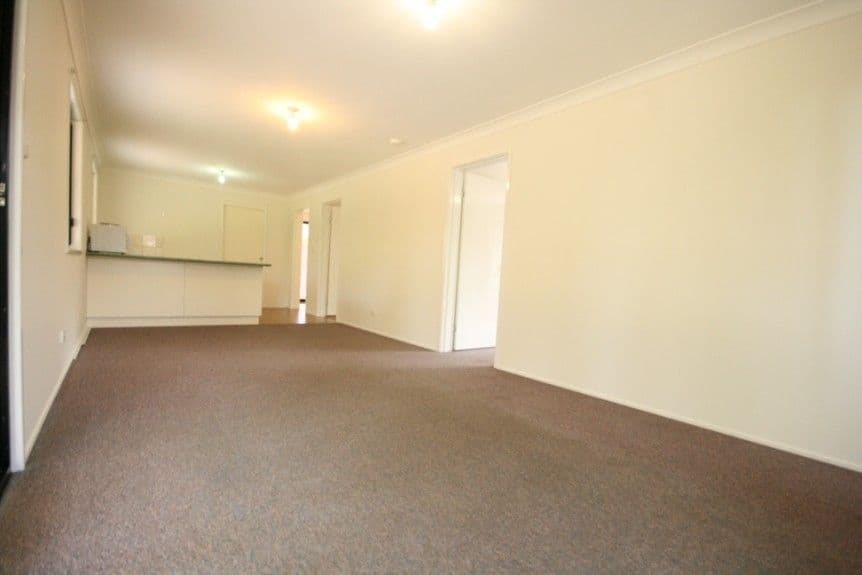 5 Venton Street, SARINA QLD 4737, Sarina - Thumbnail 5