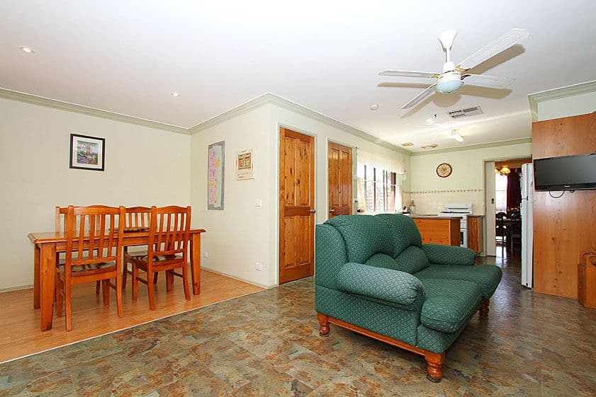 8 Crockett Avenue, CRAIGIEBURN VIC 3064, Craigieburn - Thumbnail 3