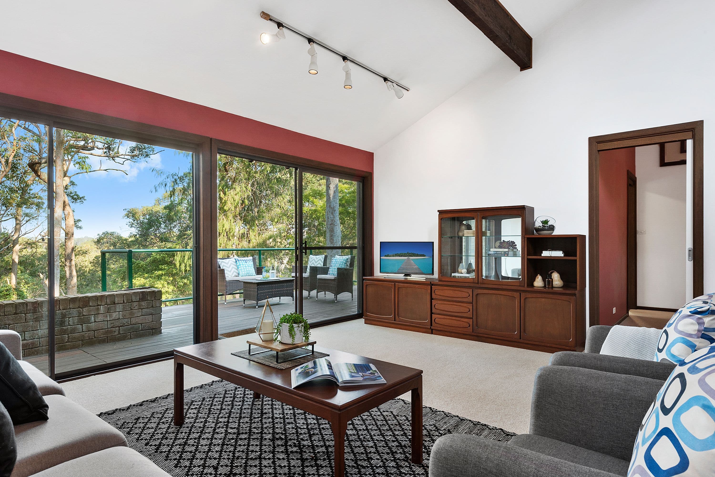 28 Russell Crescent, Westleigh - Thumbnail 2