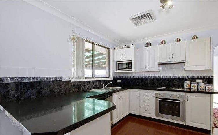 226 Banks Drive, St Clair - Thumbnail 2