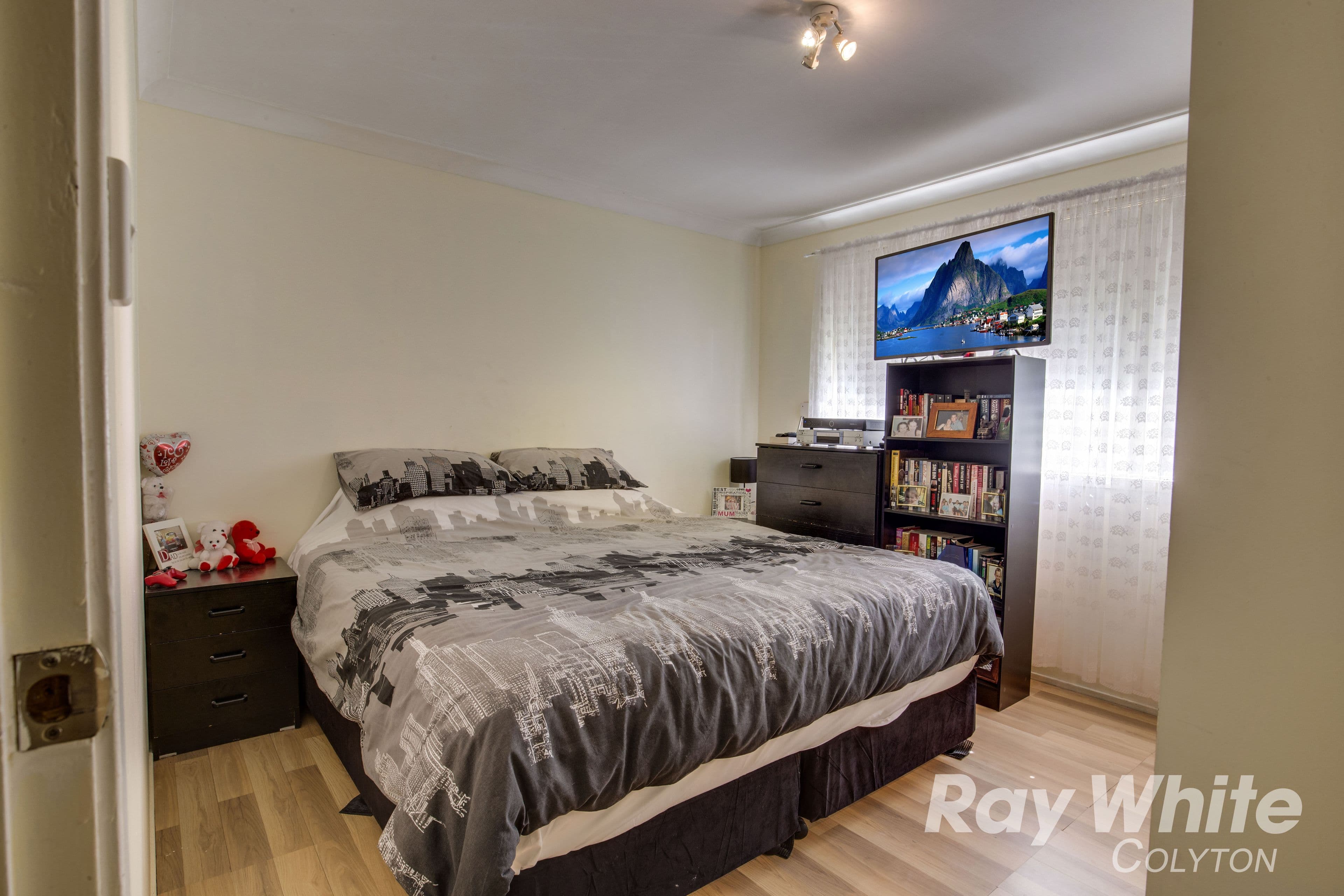 226 Banks Drive, St Clair - Thumbnail 3