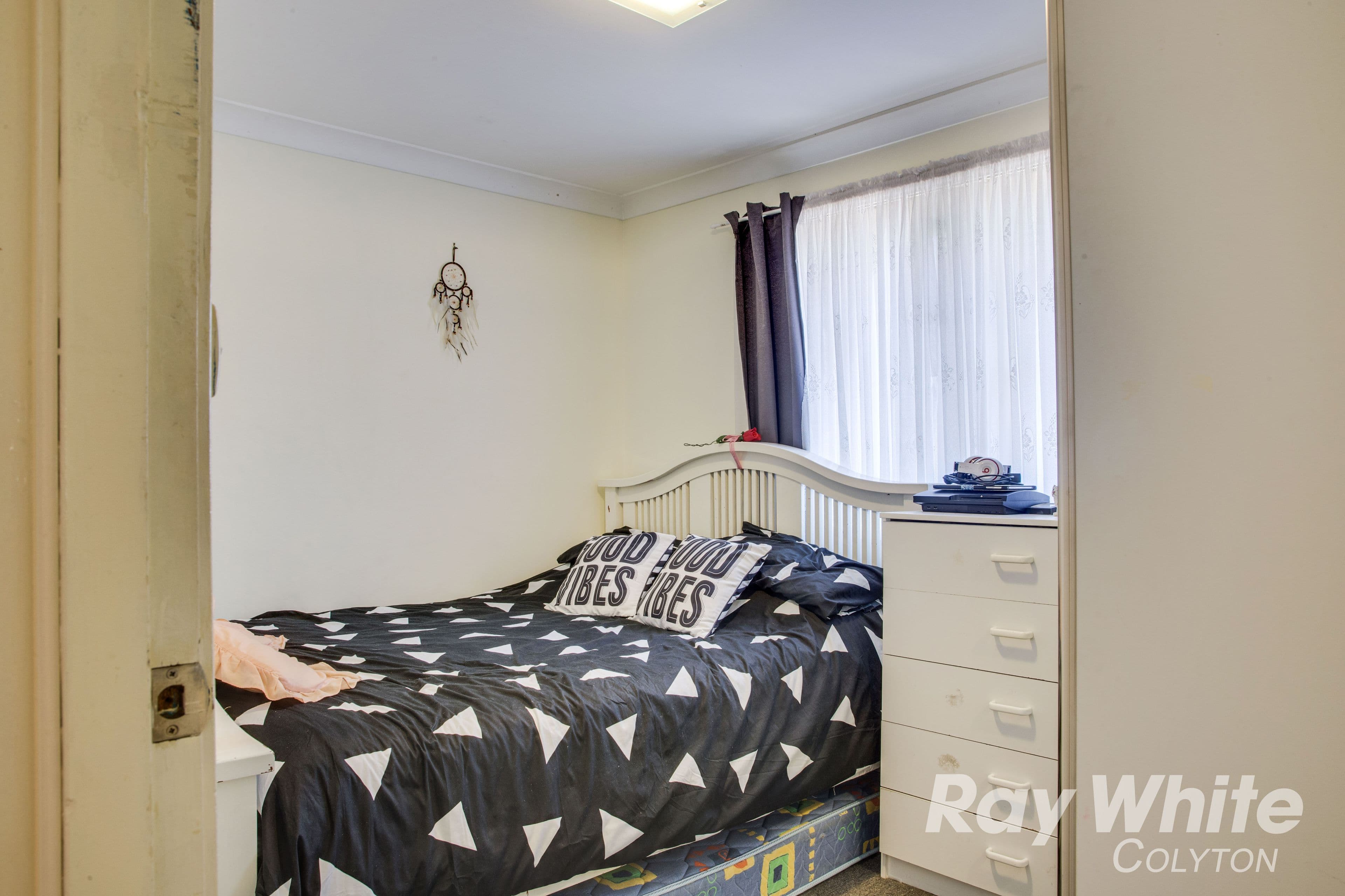 226 Banks Drive, St Clair - Thumbnail 4