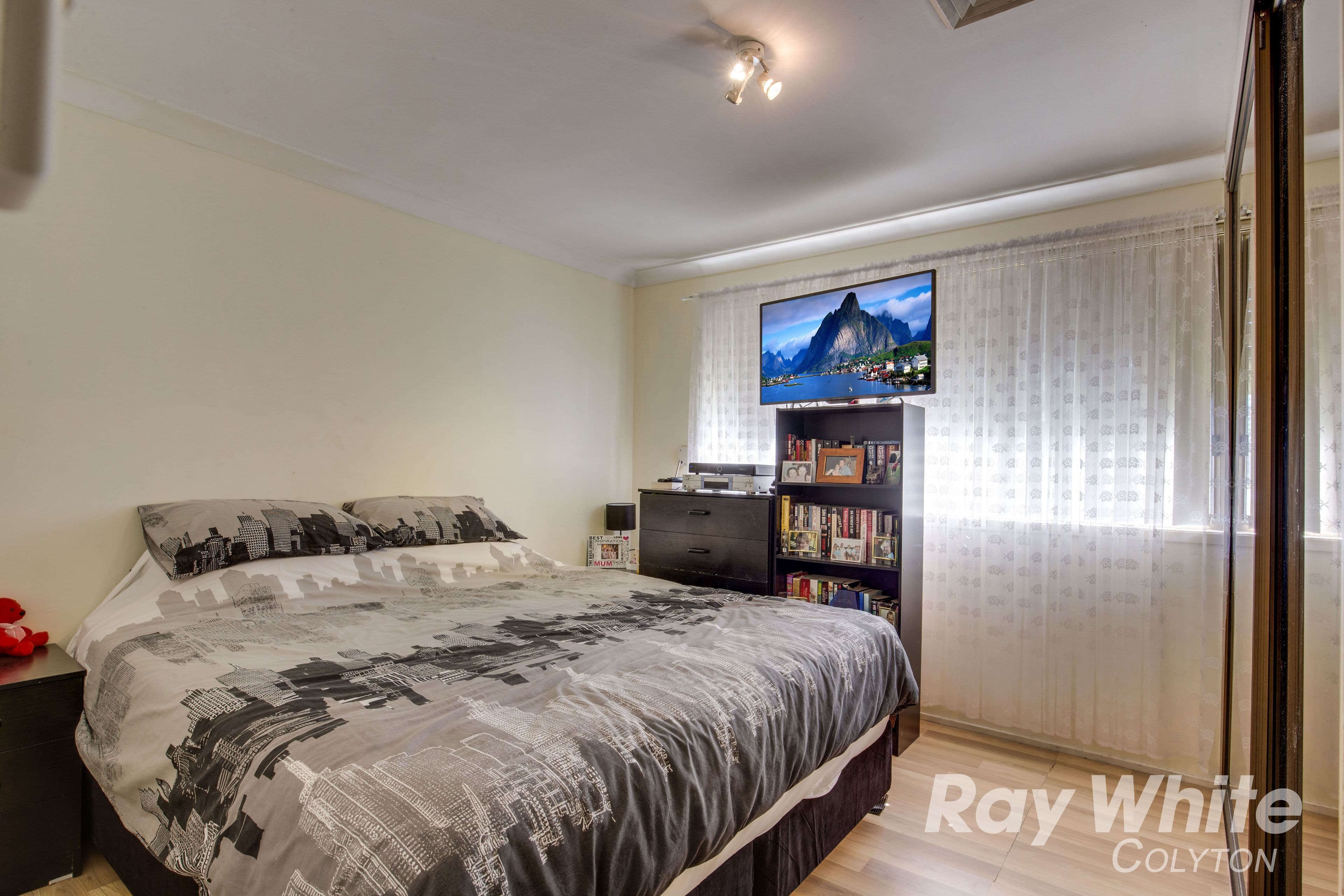 226 Banks Drive, St Clair - Thumbnail 5