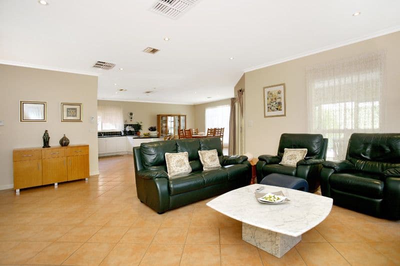 61 Greenhills Road, BUNDOORA VIC 3083, Bundoora - Thumbnail 6