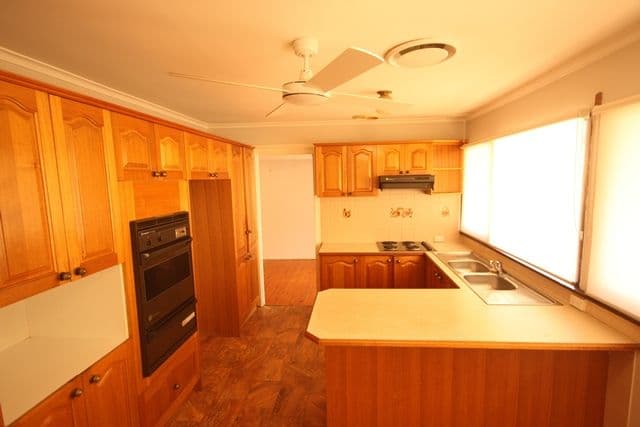 284 The Parkway, BRADBURY NSW 2560, Bradbury - Thumbnail 2