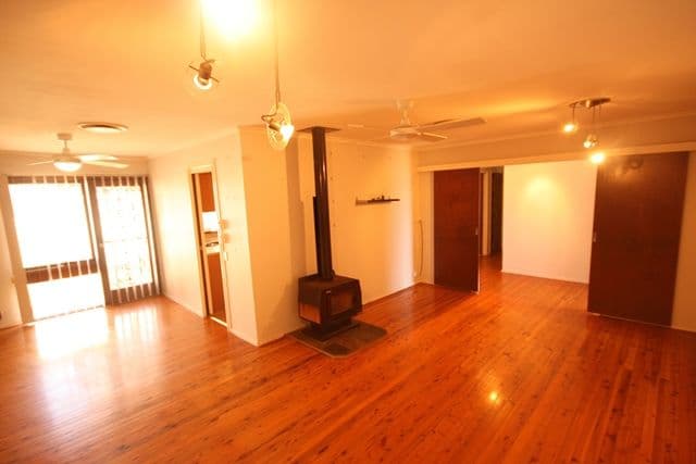 284 The Parkway, BRADBURY NSW 2560, Bradbury - Thumbnail 4