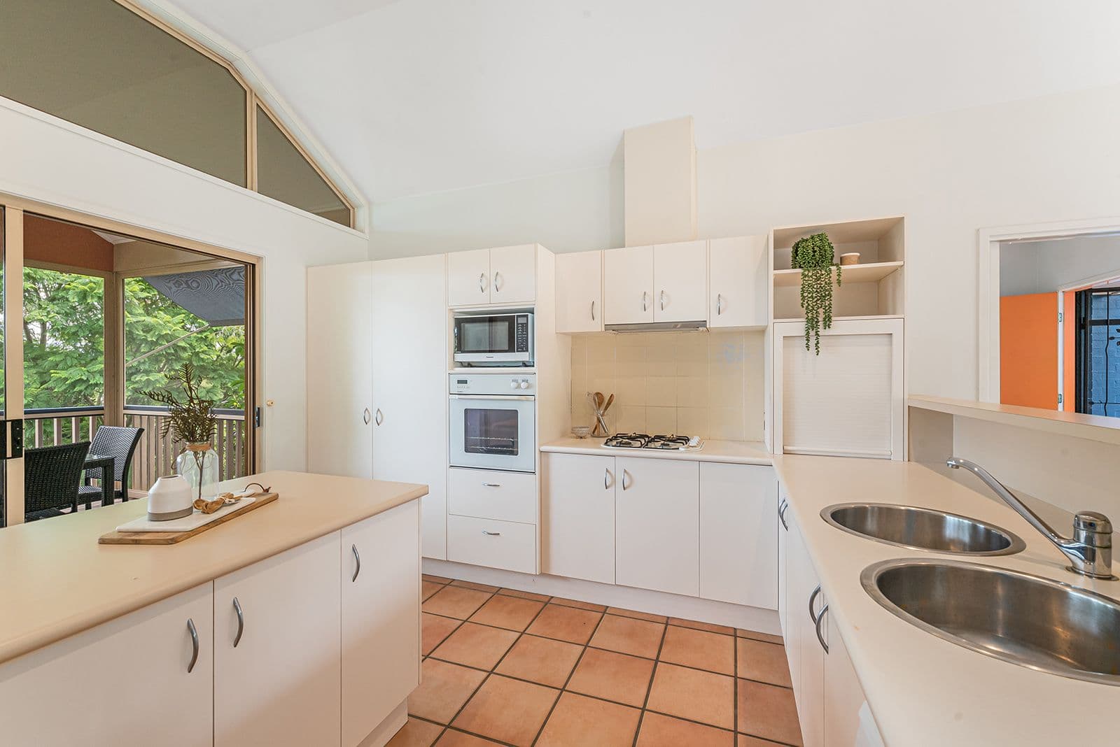 46 Sunset Road, Kenmore QLD 4069, Kenmore - Thumbnail 8