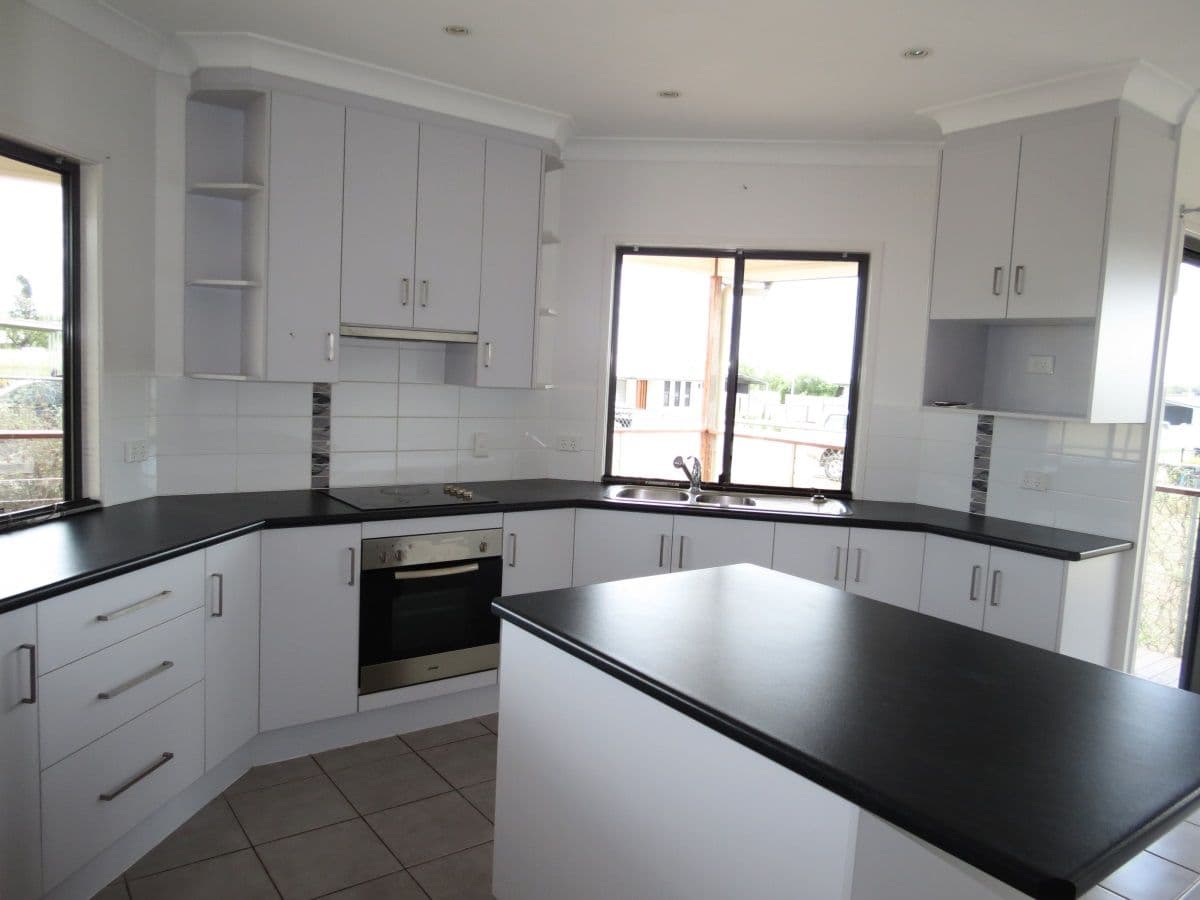 14 Newell Court, CAPELLA QLD 4723, Capella - Thumbnail 2