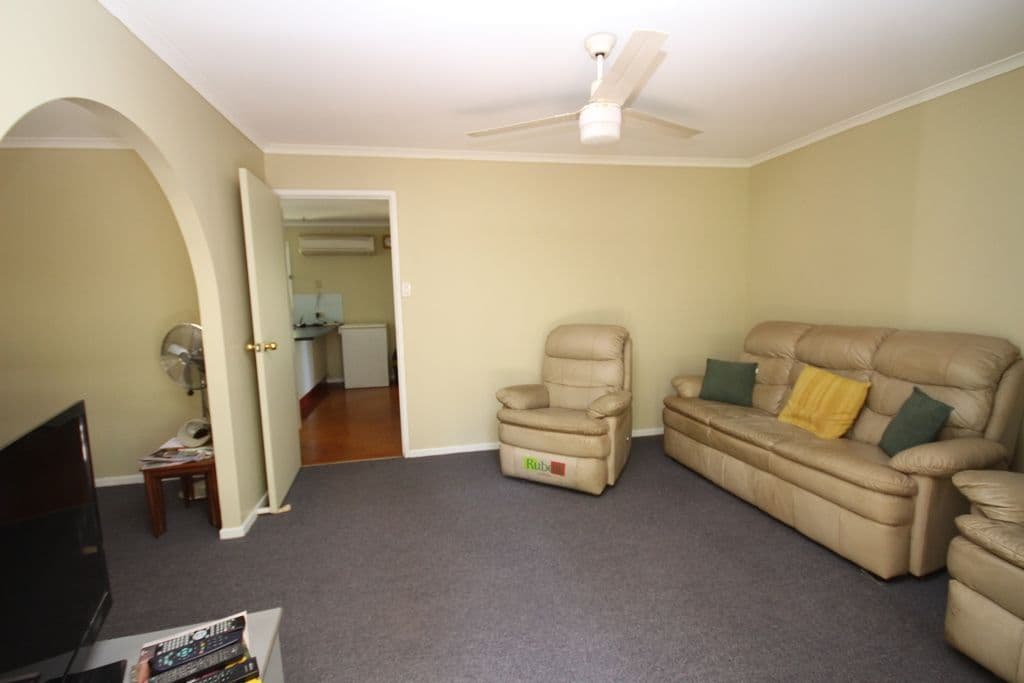 4 Leach Avenue, LANDSBOROUGH QLD 4550, Landsborough - Thumbnail 2