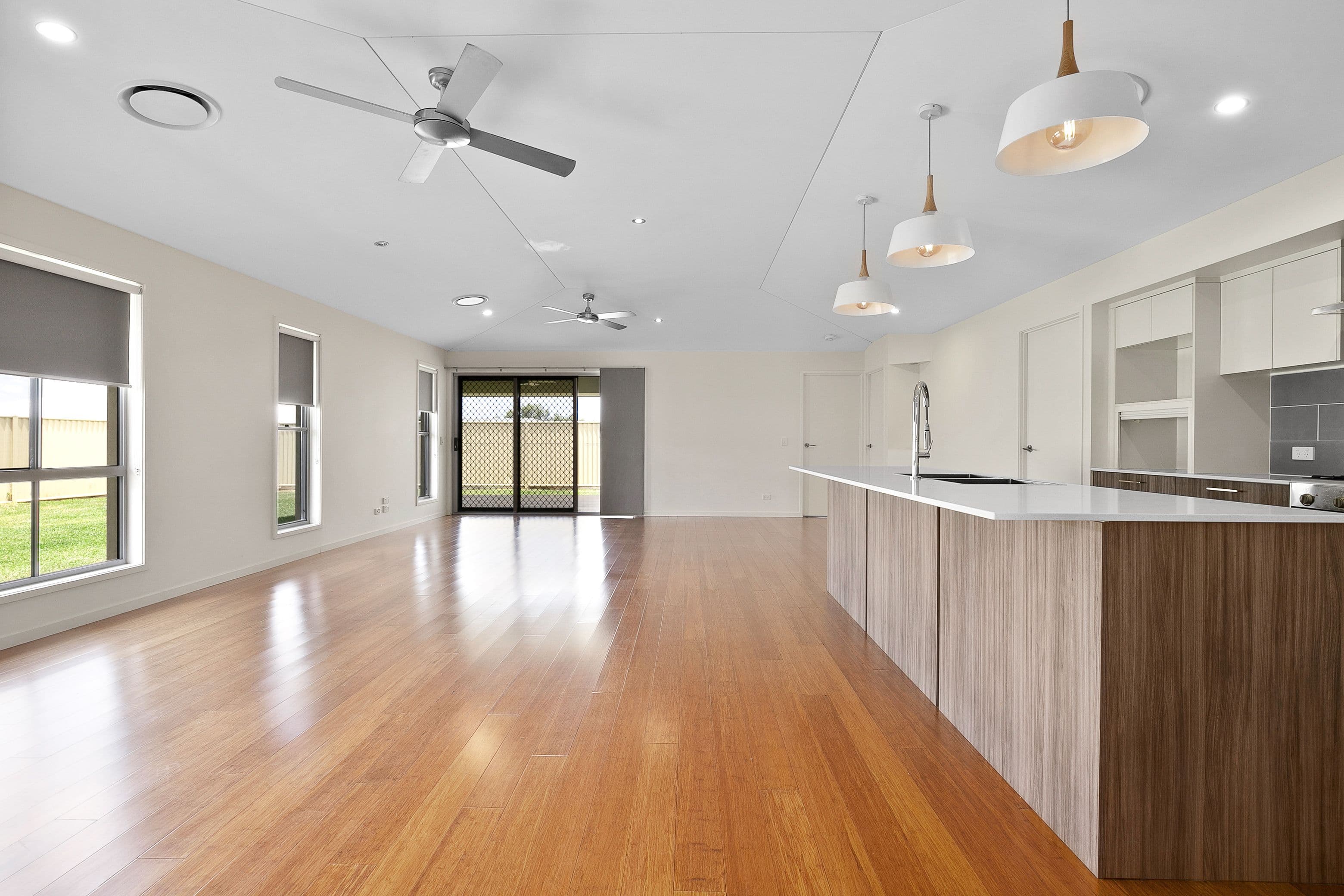 16 Flemington Road, Emerald QLD 4720, Emerald - Thumbnail 2