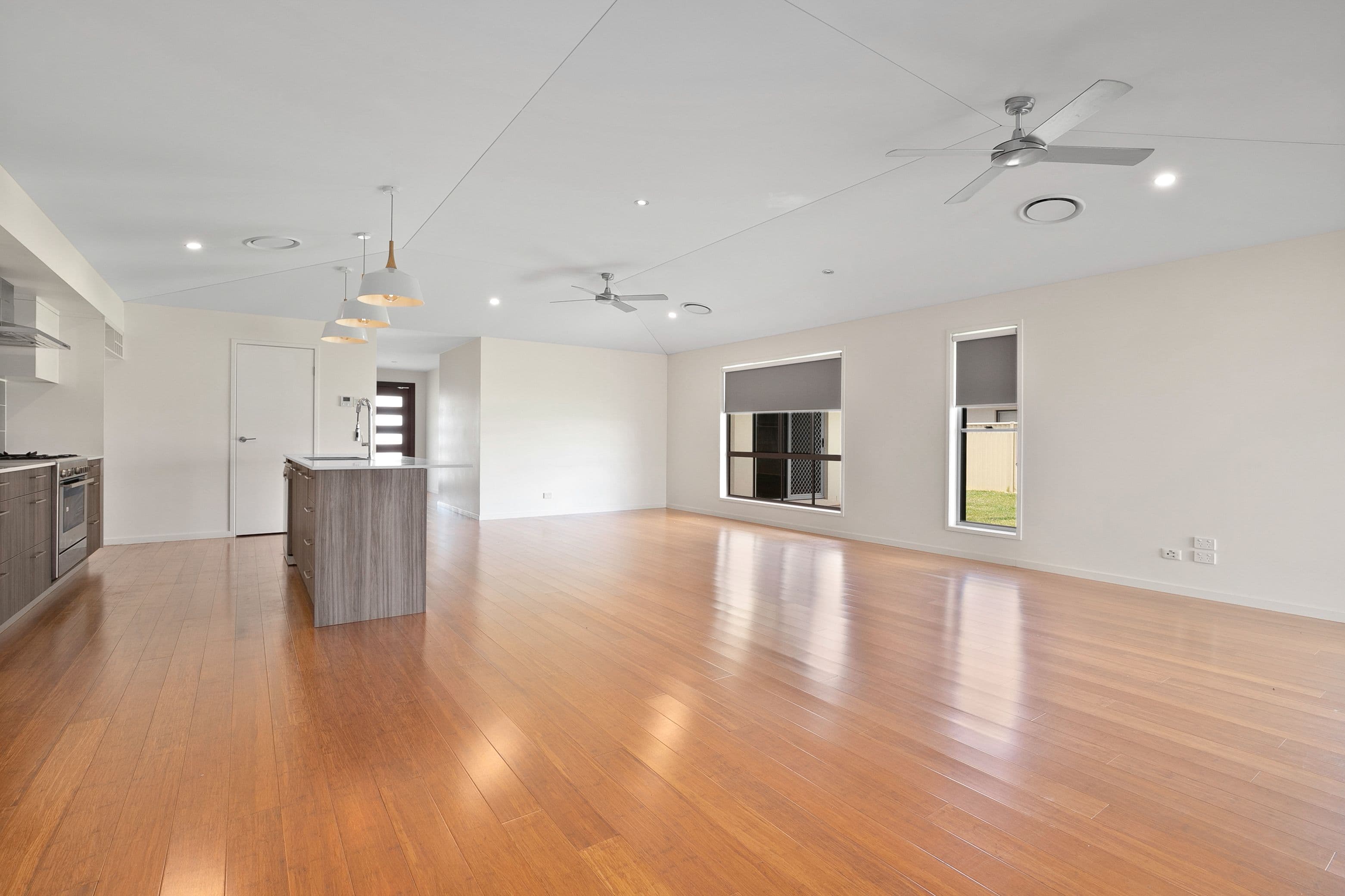 16 Flemington Road, Emerald QLD 4720, Emerald - Thumbnail 4
