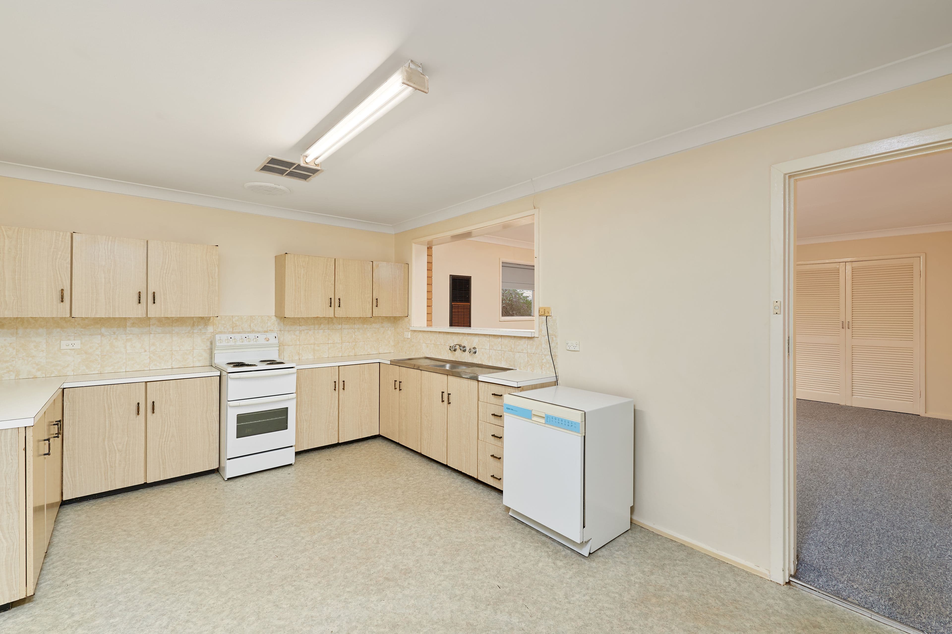 1 Jacaranda Avenue, Coolamon NSW 2701, Coolamon - Thumbnail 2