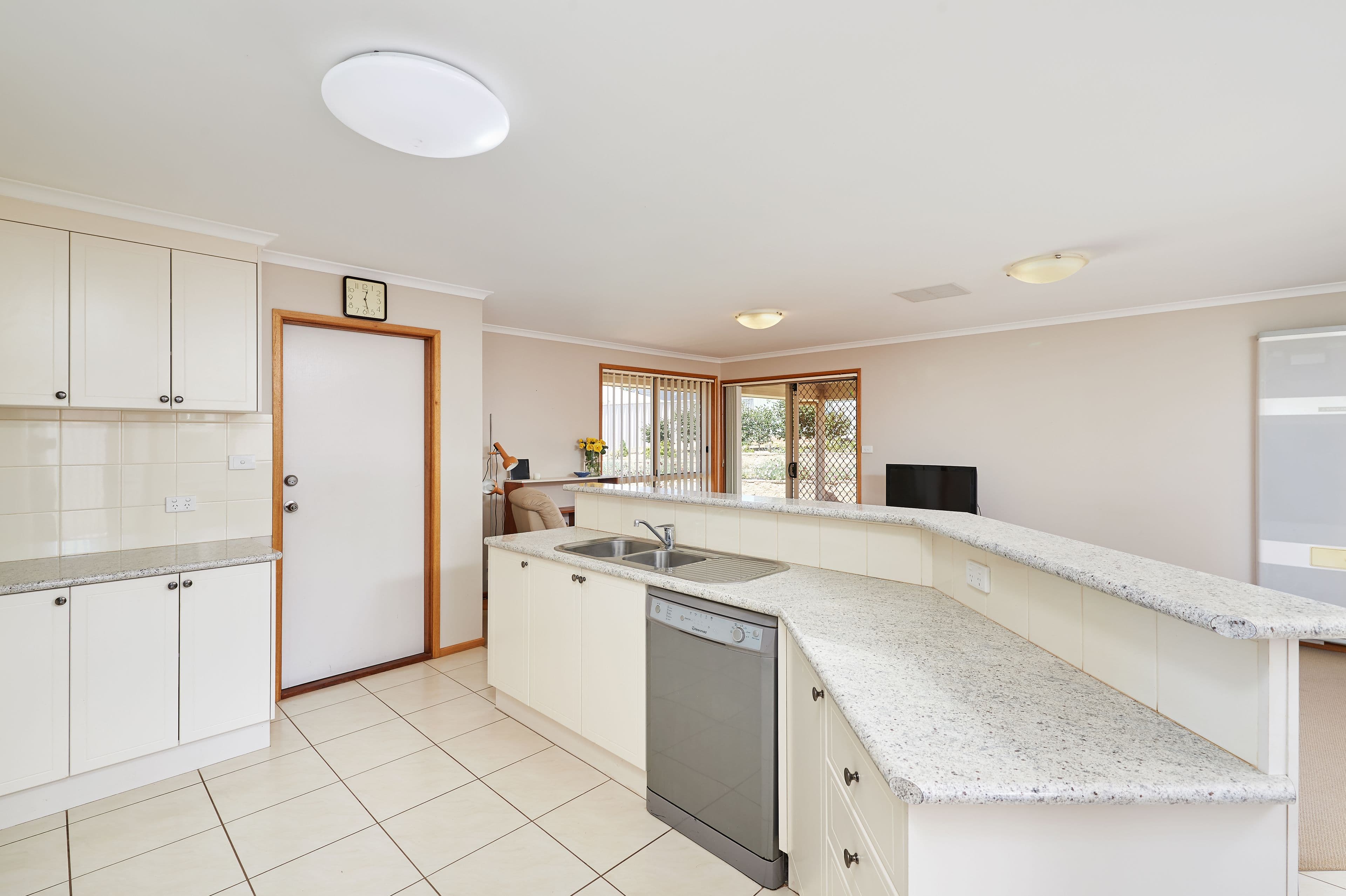 83 Kaloona Drive, Bourkelands - Thumbnail 2