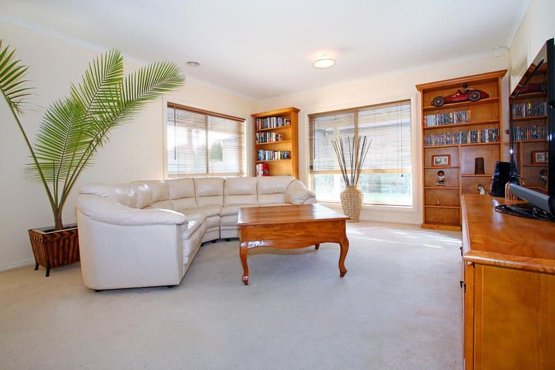 15   Aimee Court, MORNINGTON VIC 3931, Mornington - Thumbnail 2