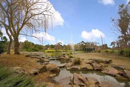 8 Litchfield Avenue, FERNTREE GULLY VIC 3156, Ferntree Gully - Thumbnail 3