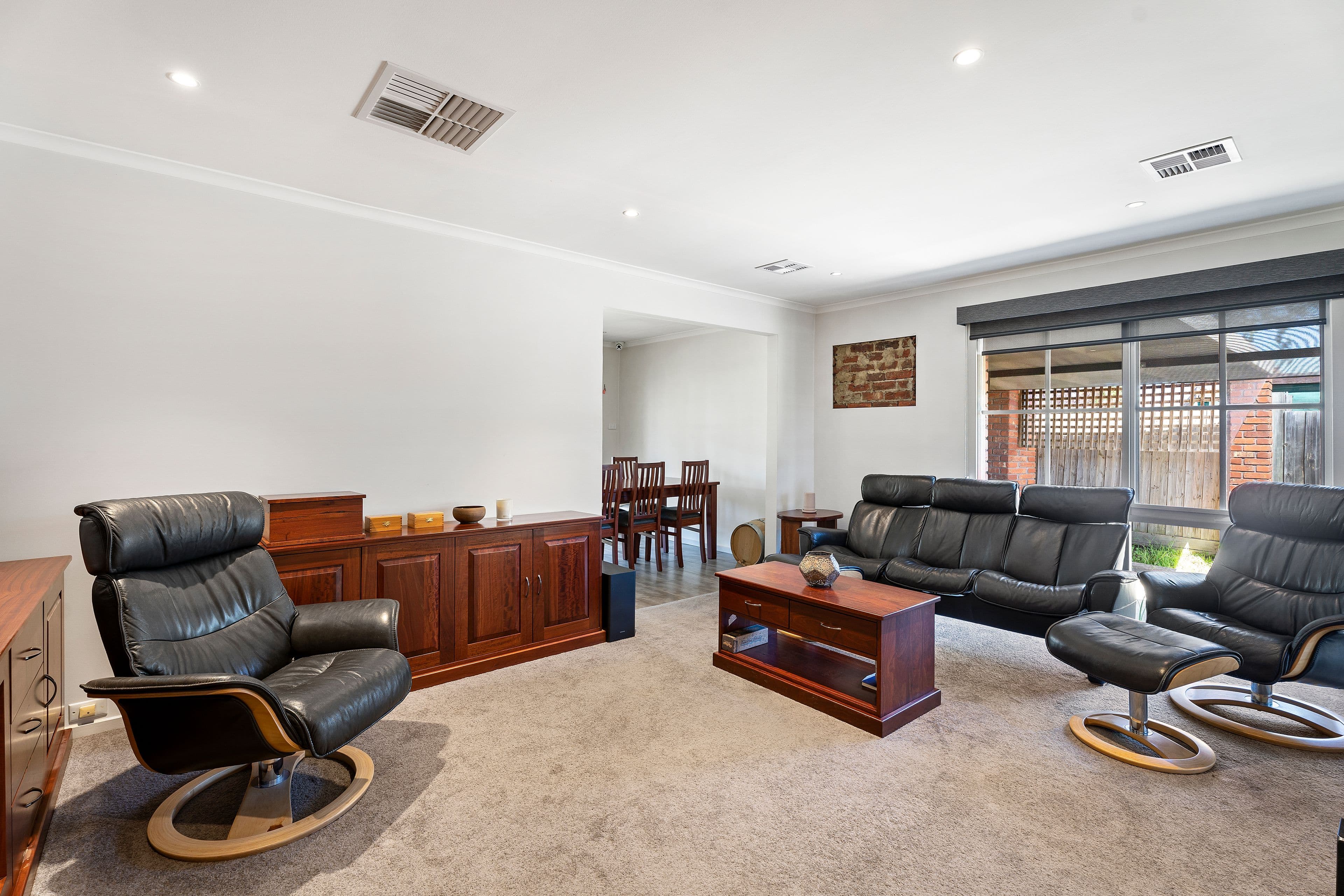 10 Fisher Court, Sunbury VIC 3429, Sunbury - Thumbnail 2