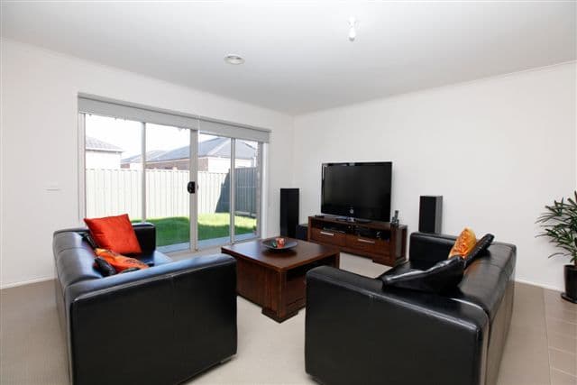 46 Kinglake Crescent, CRAIGIEBURN VIC 3064, Craigieburn - Thumbnail 3