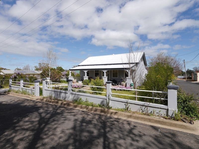 10 Vaux Lane, Cowra - Image 1