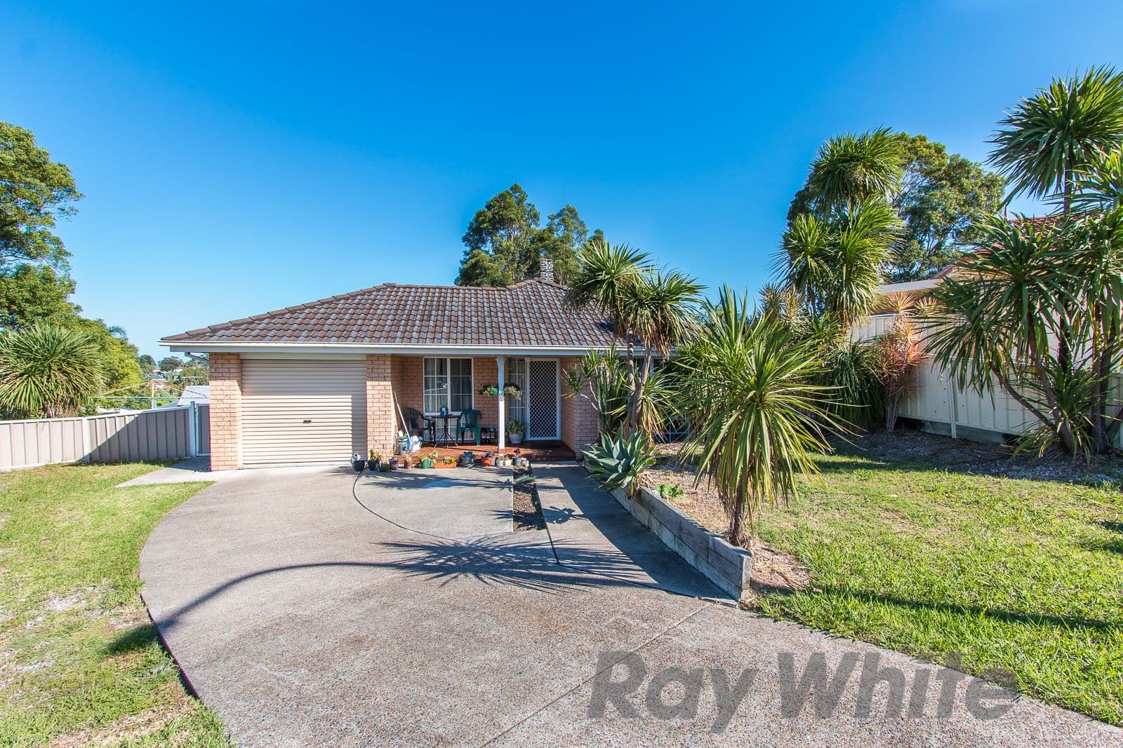 6 Canning Close, Tingira Heights - Image 1