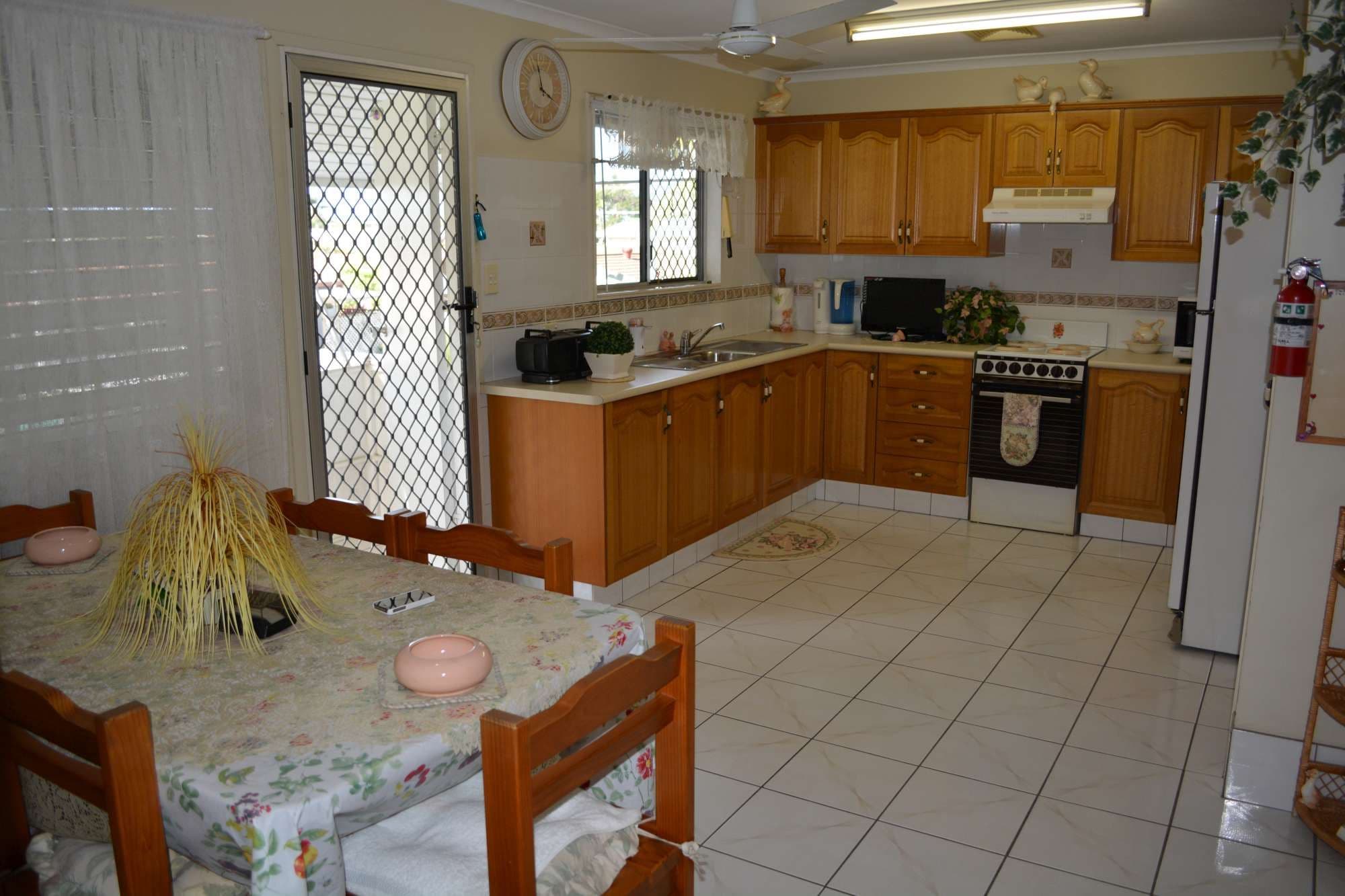 8 Carina Court, MOUNT LOUISA QLD 4814, Mount Louisa - Thumbnail 2