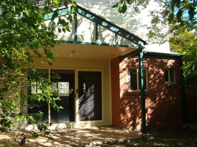 2 Queens Road, TARINGA QLD 4068, Taringa - Thumbnail 4