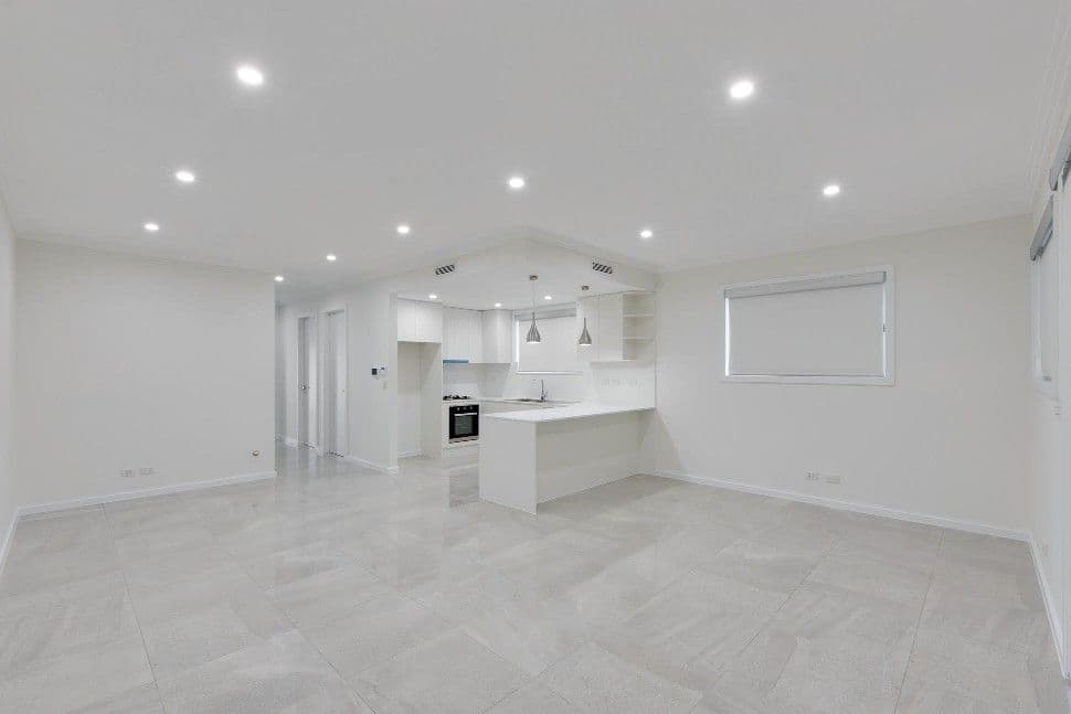 8 Hilltop Crescent, Campbelltown - Thumbnail 2
