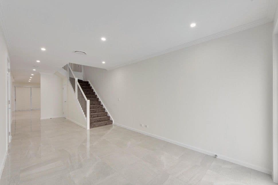8 Hilltop Crescent, Campbelltown - Thumbnail 3