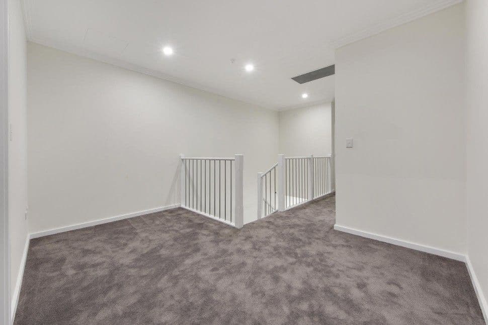 8 Hilltop Crescent, Campbelltown - Thumbnail 4