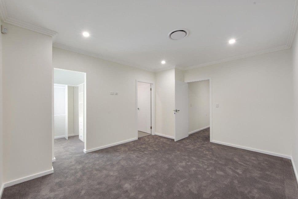 8 Hilltop Crescent, Campbelltown - Thumbnail 5