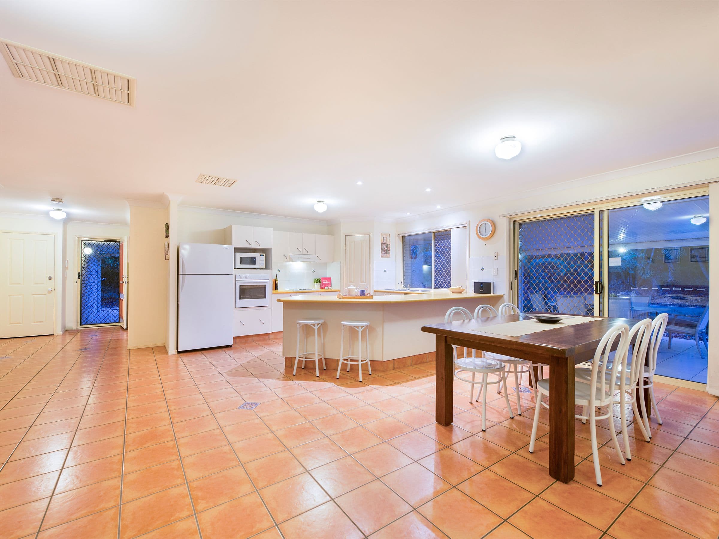 11 Ngairi Close, Eight Mile Plains QLD 4113, Eight Mile Plains - Thumbnail 4