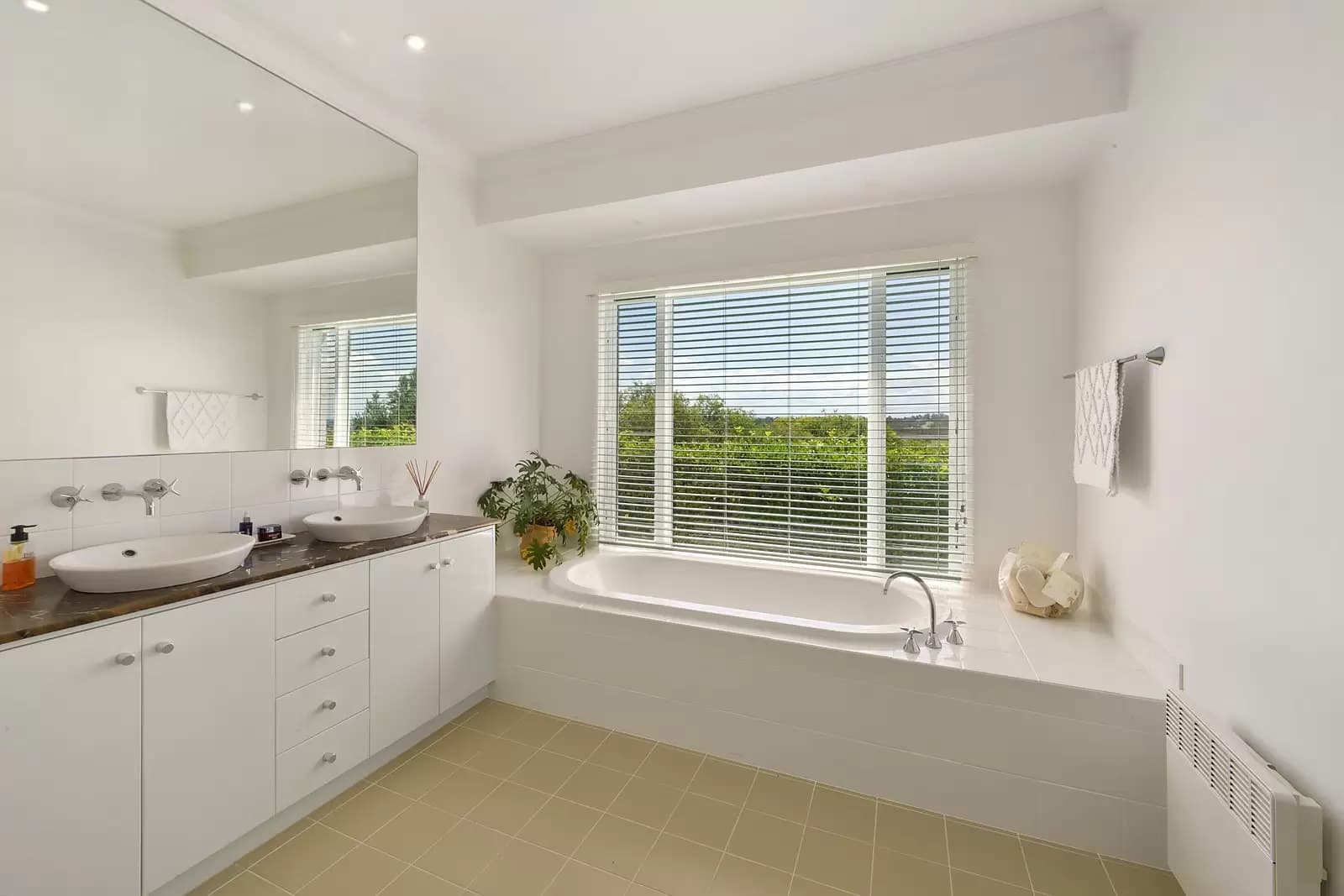 11 Galahad Crescent Castle Hill, Grafton - Thumbnail 6