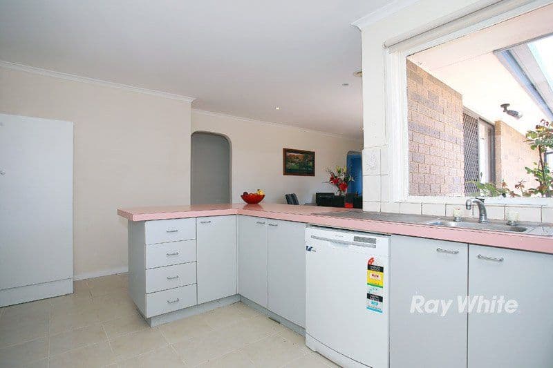 7 Woodbine Road, CRANBOURNE VIC 3977, Cranbourne North - Thumbnail 2
