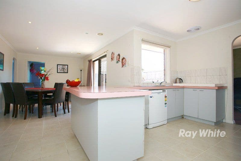 7 Woodbine Road, CRANBOURNE VIC 3977, Cranbourne North - Thumbnail 4