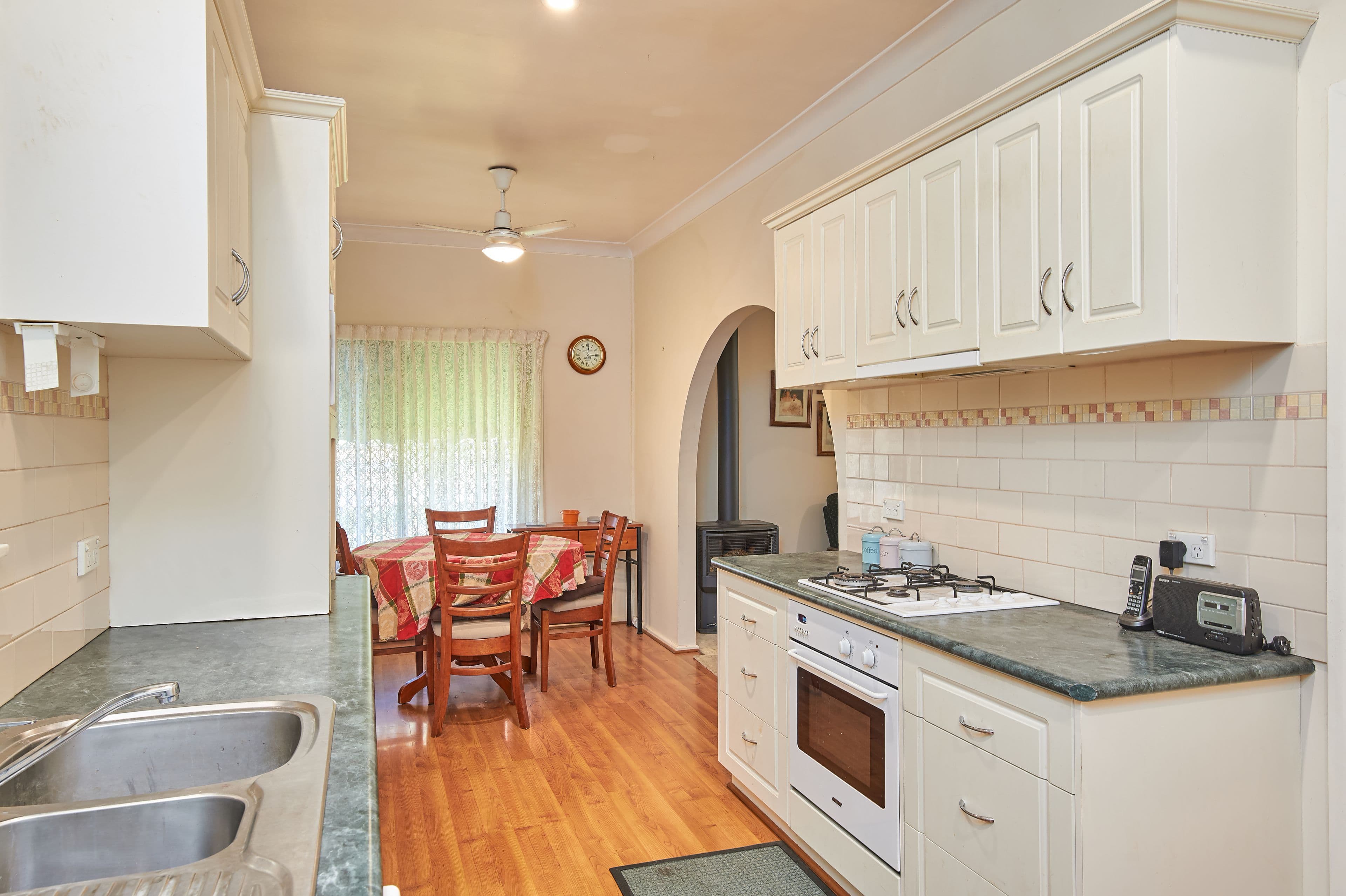 252 Bourke Street, Tolland - Thumbnail 3