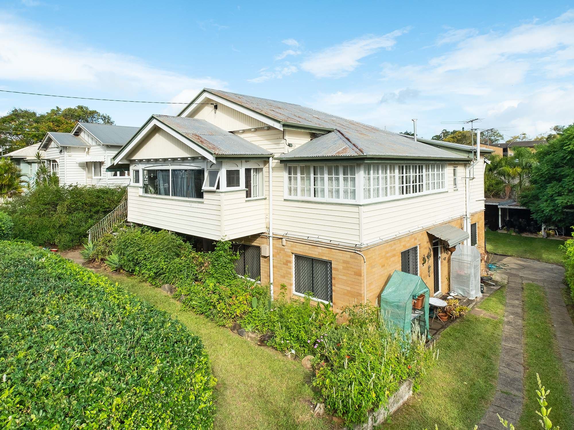 63 Victor Street, Holland Park QLD 4121, Holland Park - Thumbnail 2