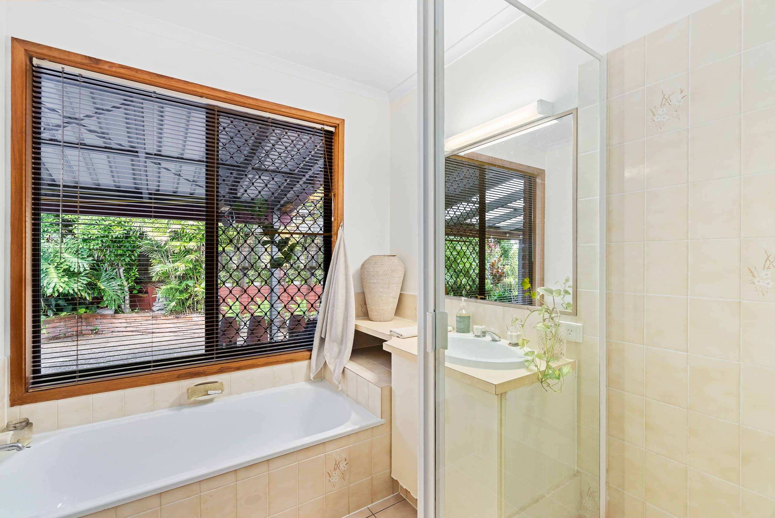 4 Pocock Court, Currumbin Waters QLD 4223, Currumbin Waters - Thumbnail 8