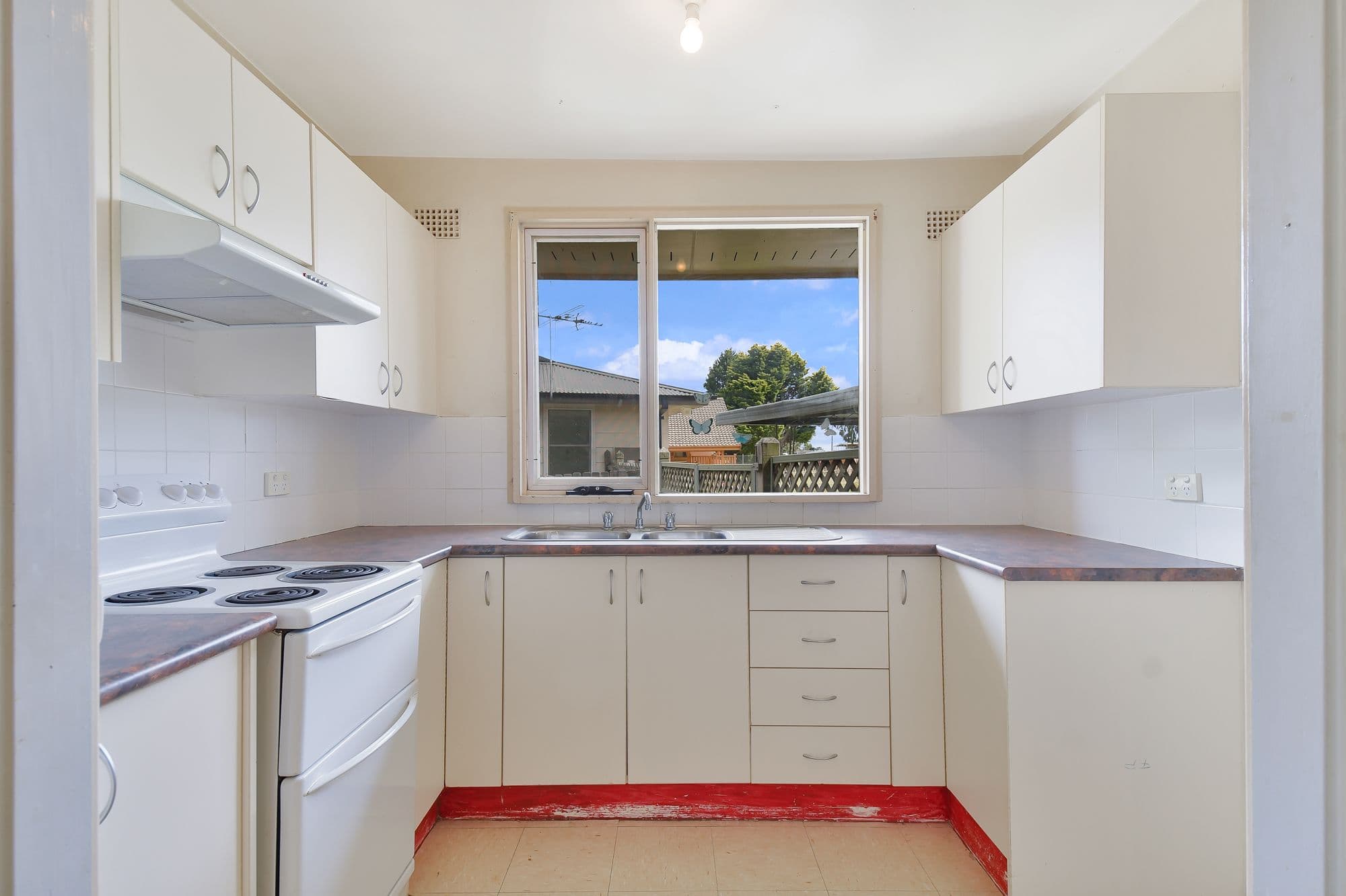 11 Haddon Rig Place, Airds - Thumbnail 2