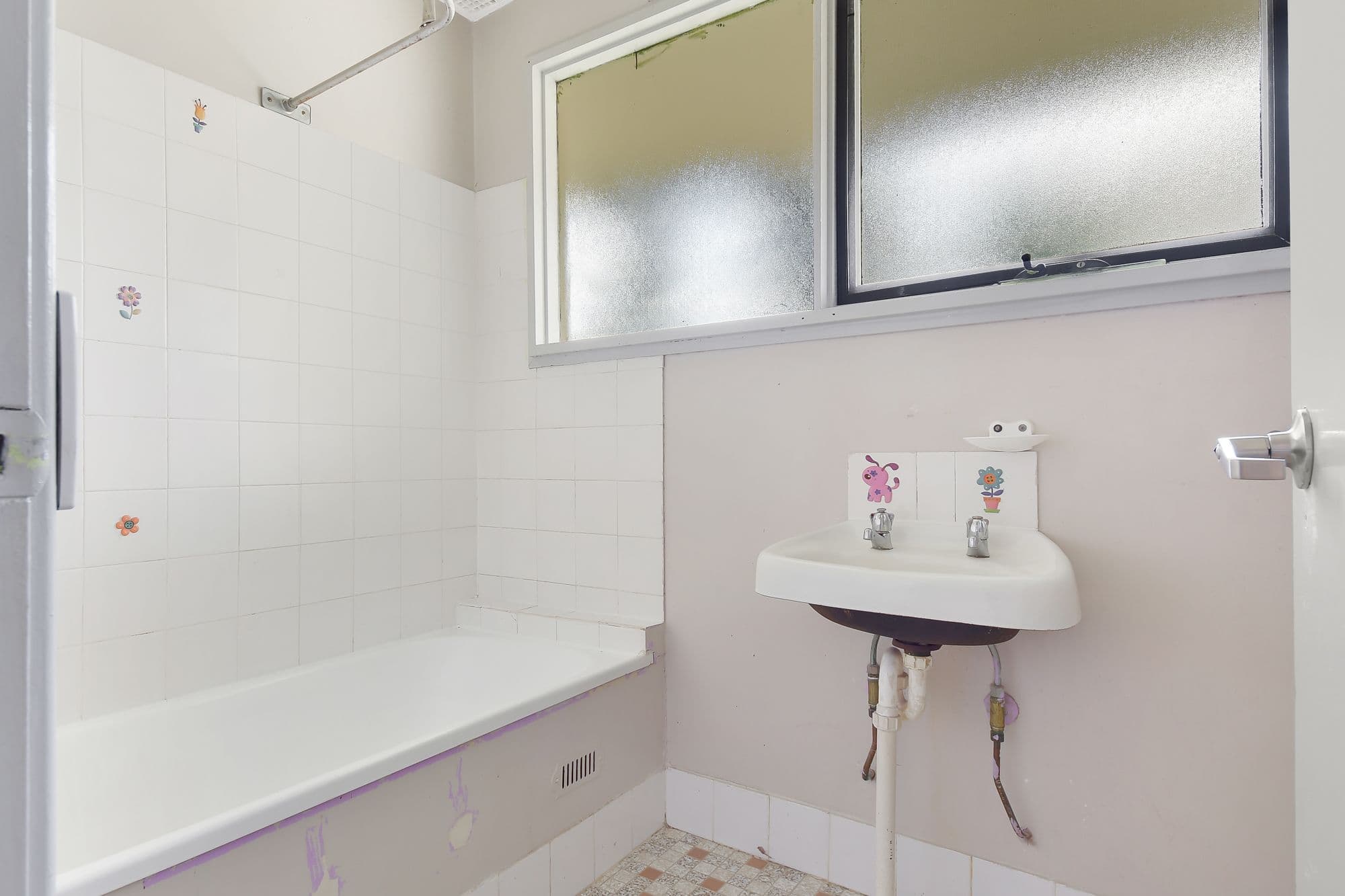 11 Haddon Rig Place, Airds - Thumbnail 8