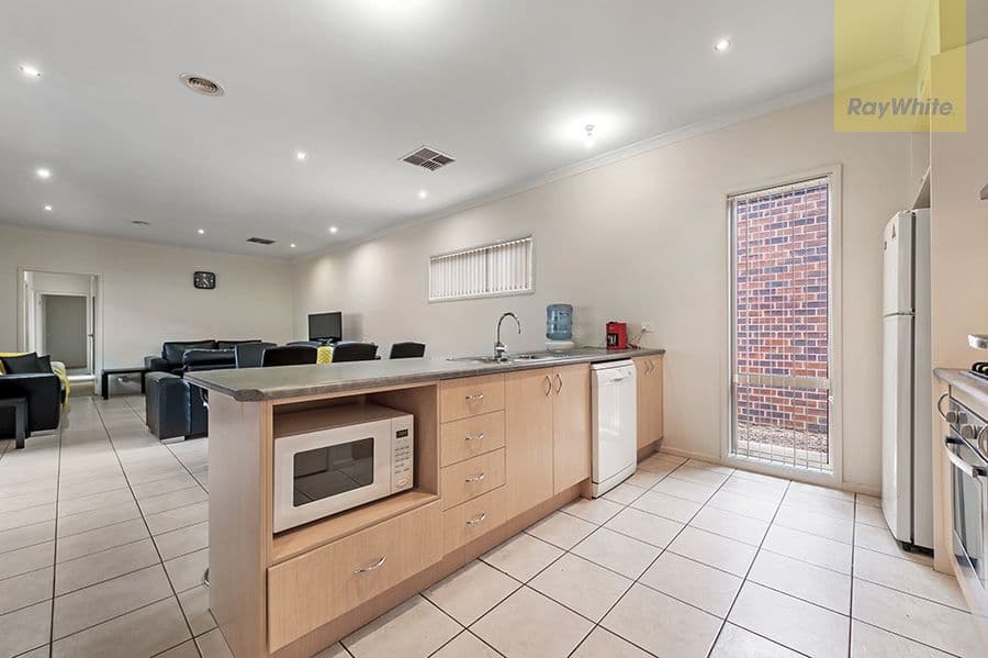 13 Burrora Way, Craigieburn VIC 3064, Craigieburn - Thumbnail 4