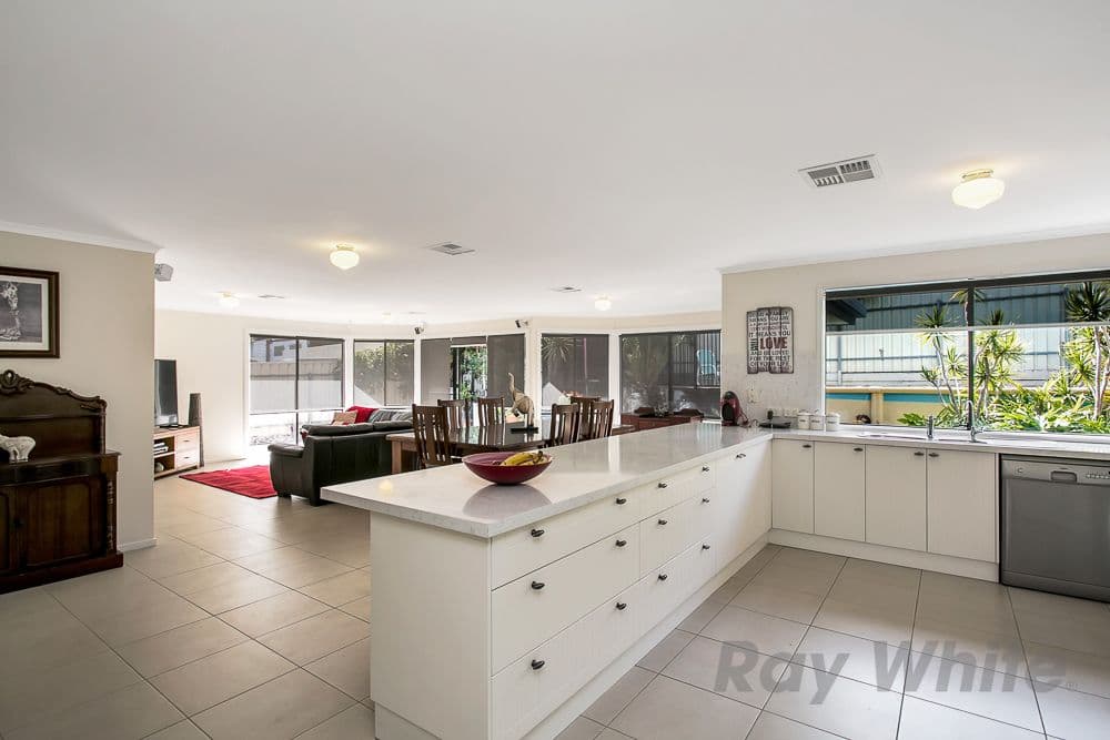 10 Mowbray Terrace, Happy Valley SA 5159, Happy Valley - Thumbnail 2
