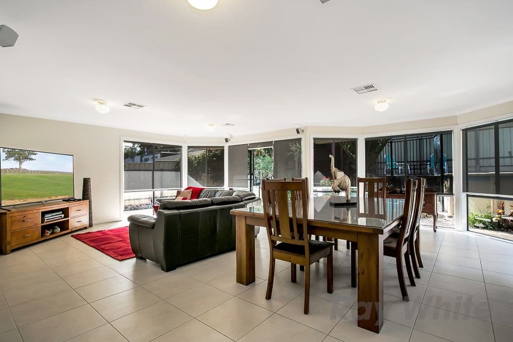 10 Mowbray Terrace, Happy Valley SA 5159, Happy Valley - Thumbnail 4