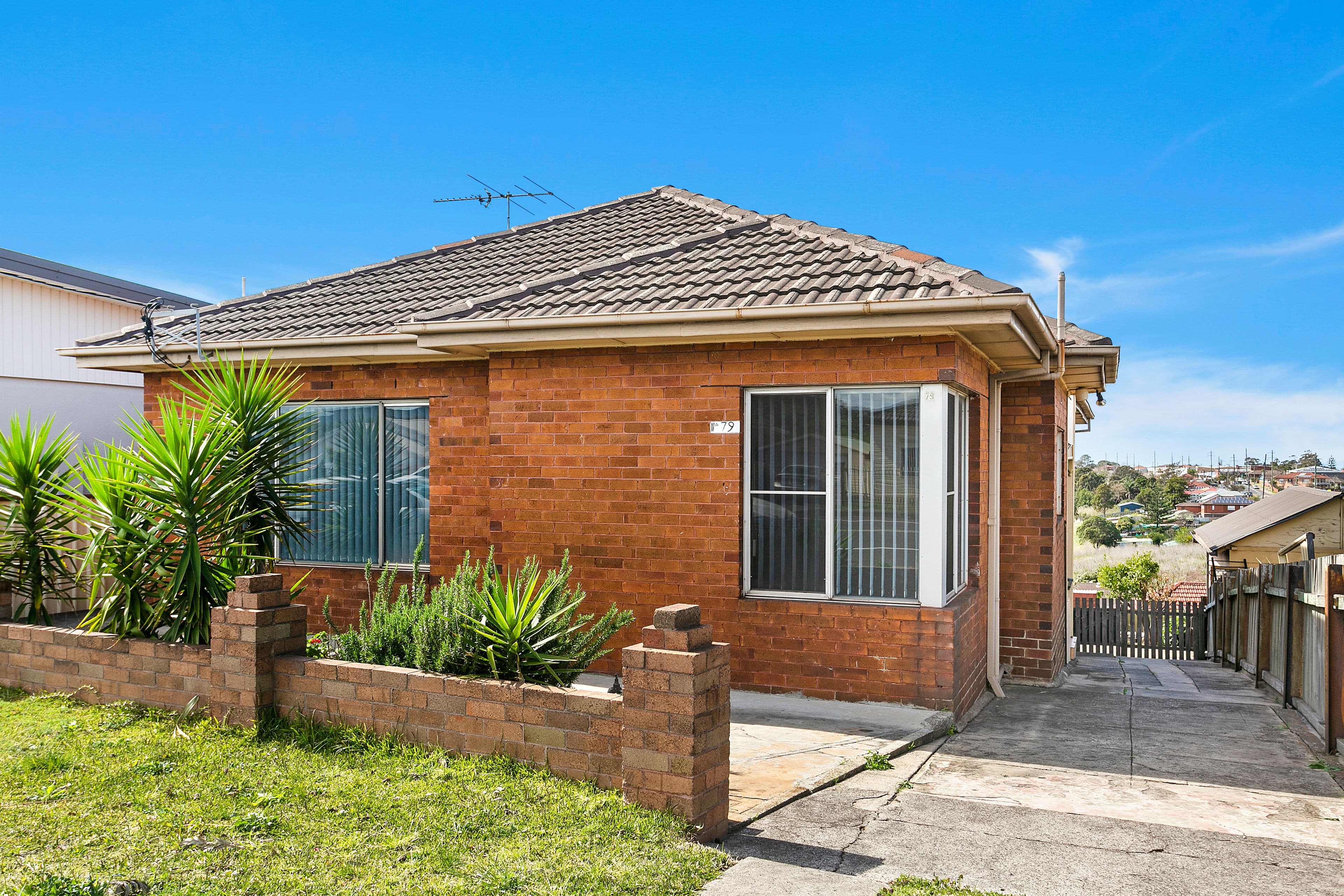 79 Lake Avenue, Cringila - Image 1