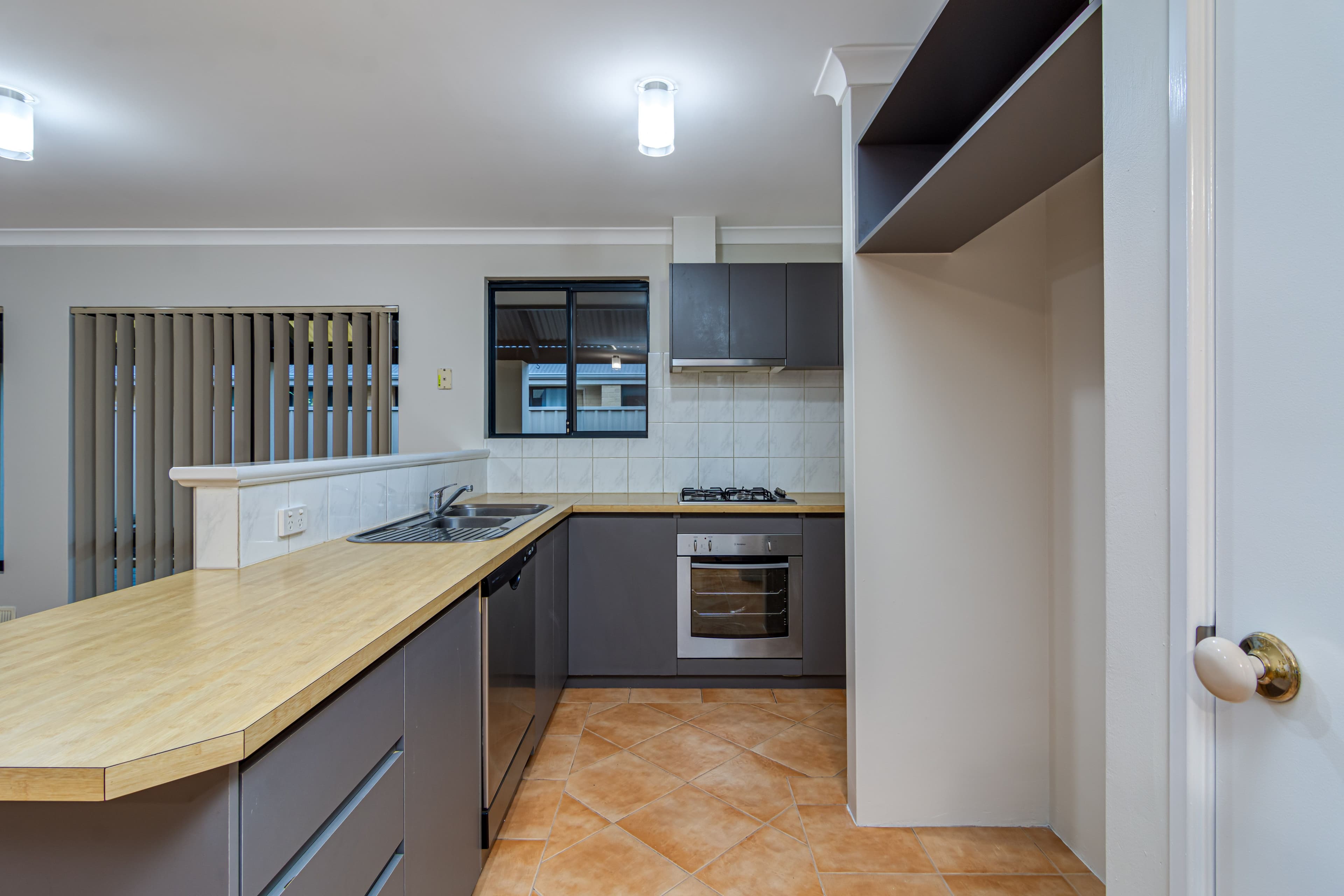 8 Ammanford Crescent, Butler WA 6036, Butler - Thumbnail 8