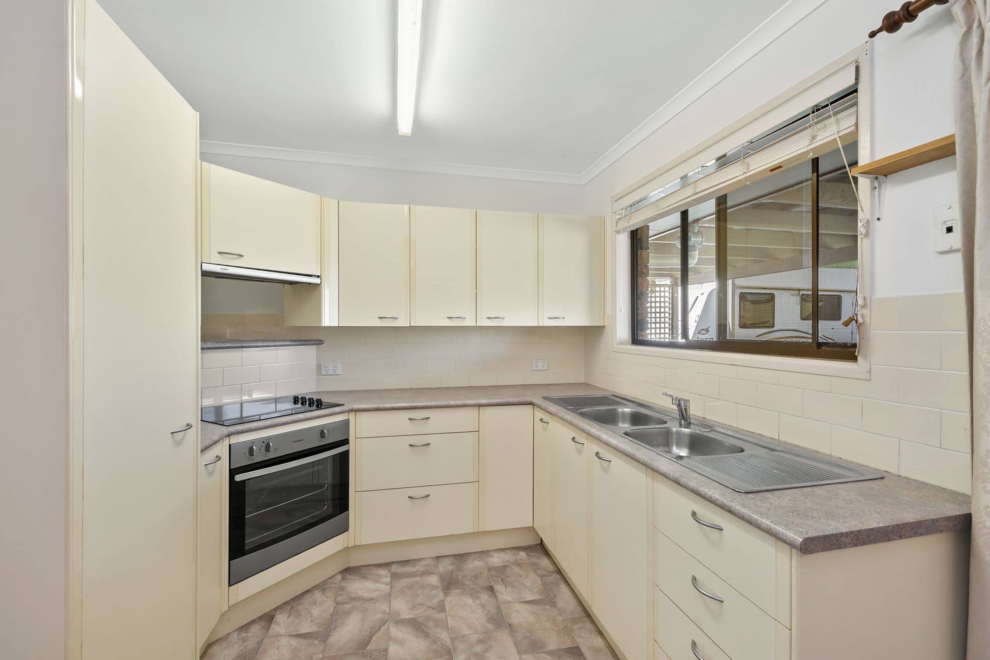 18 Commander Street, Deception Bay QLD 4508, Deception Bay - Thumbnail 3