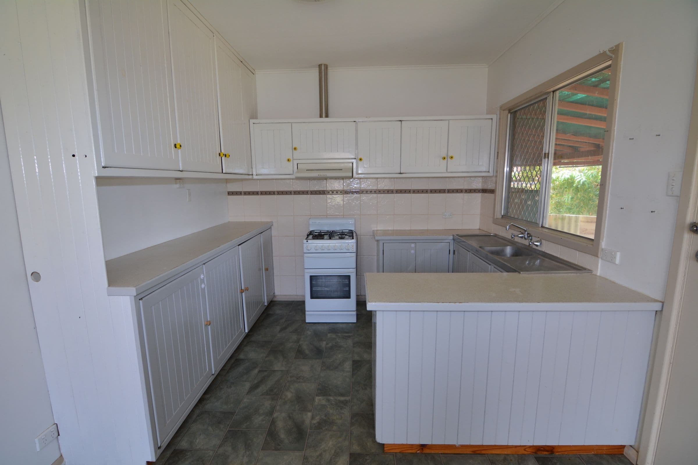 8 Gooch Street, Carnarvon WA 6701, Carnarvon - Thumbnail 2