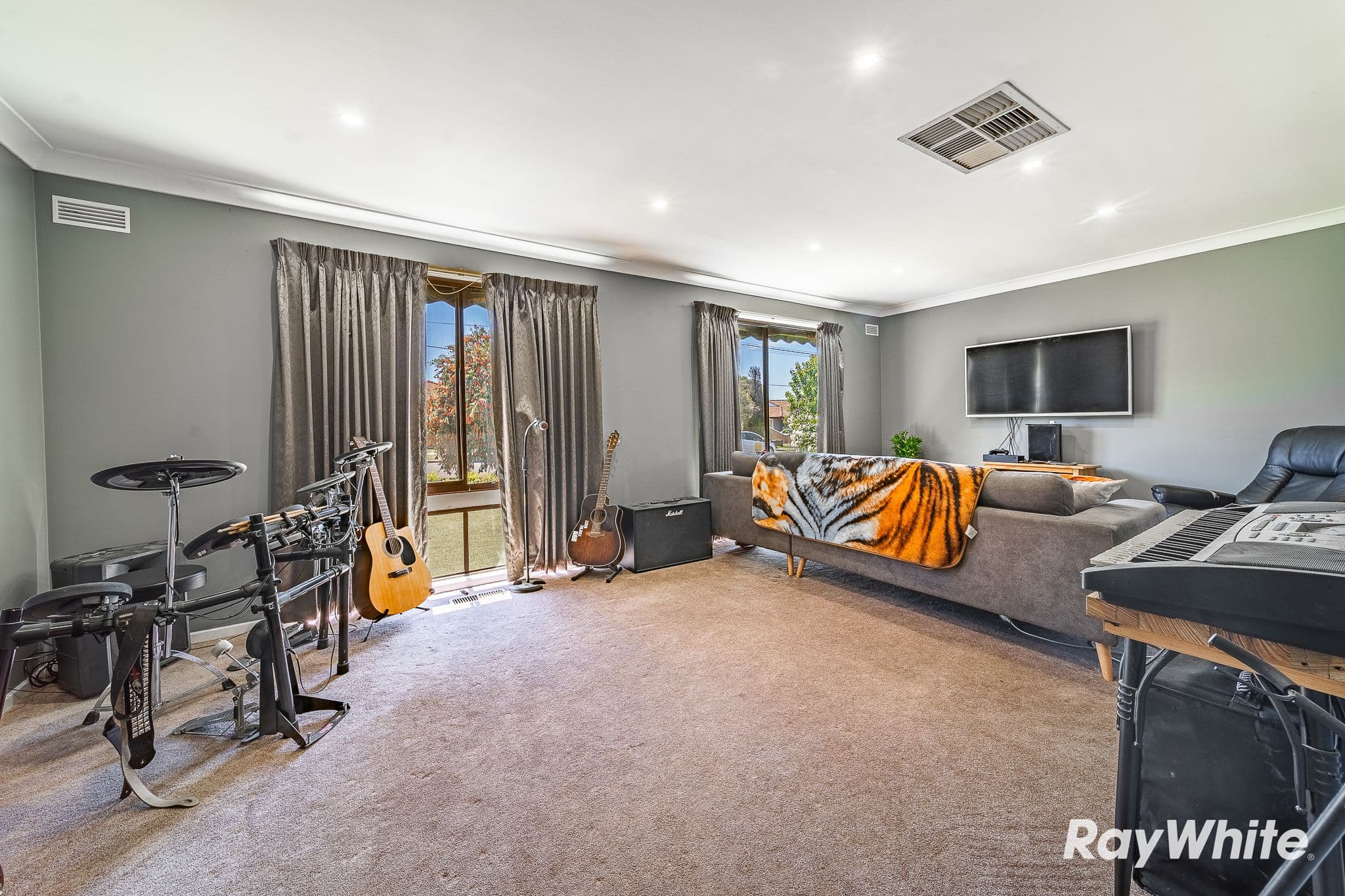 5 Hunter Avenue, California Gully VIC 3556, California Gully - Thumbnail 2