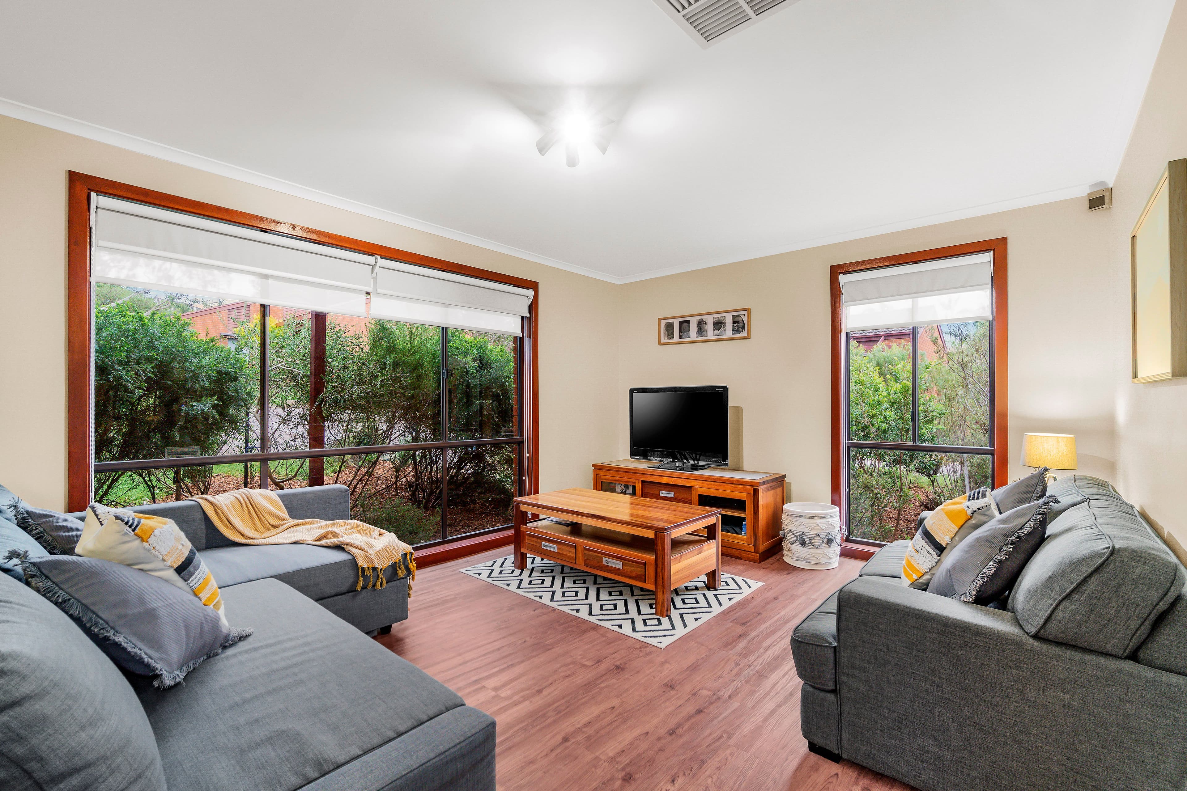 93 Martins Lane, Viewbank VIC 3084, Viewbank - Thumbnail 2
