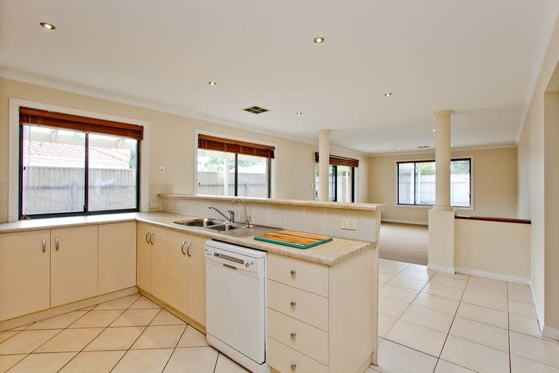 4 Lutana Crescent, Mitchell Park SA 5043, Mitchell Park - Thumbnail 7