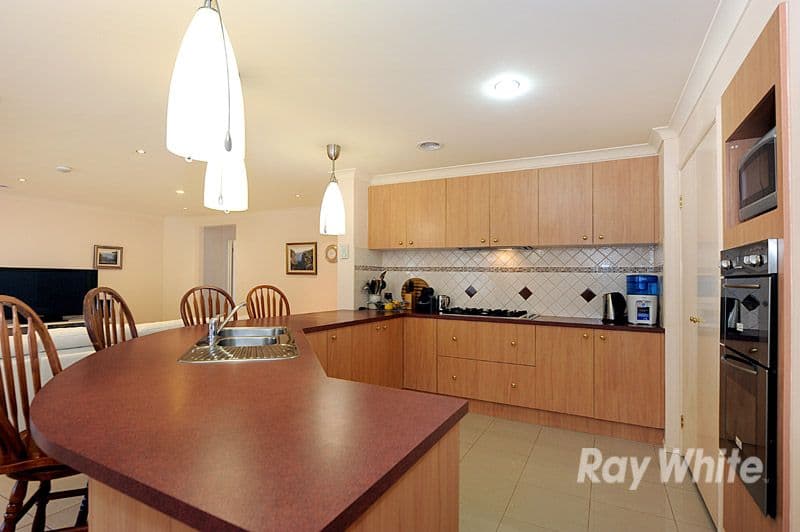 19 Meadowlands Way, BERWICK VIC 3806, Berwick - Thumbnail 2