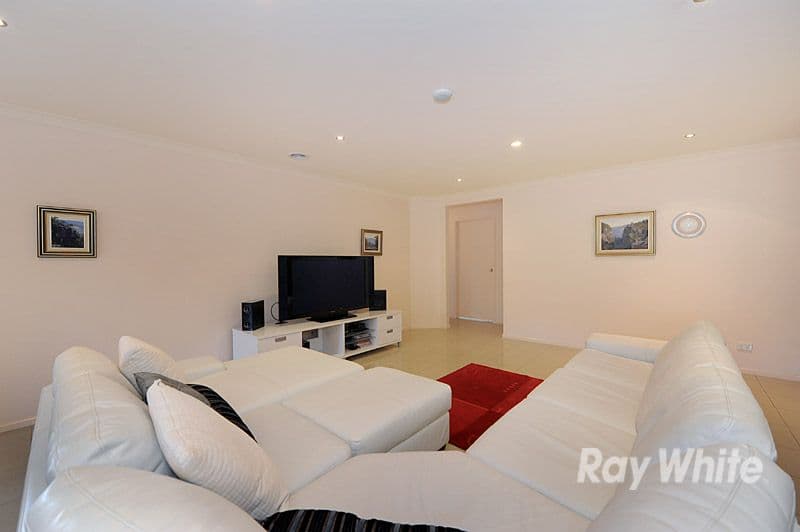 19 Meadowlands Way, BERWICK VIC 3806, Berwick - Thumbnail 3